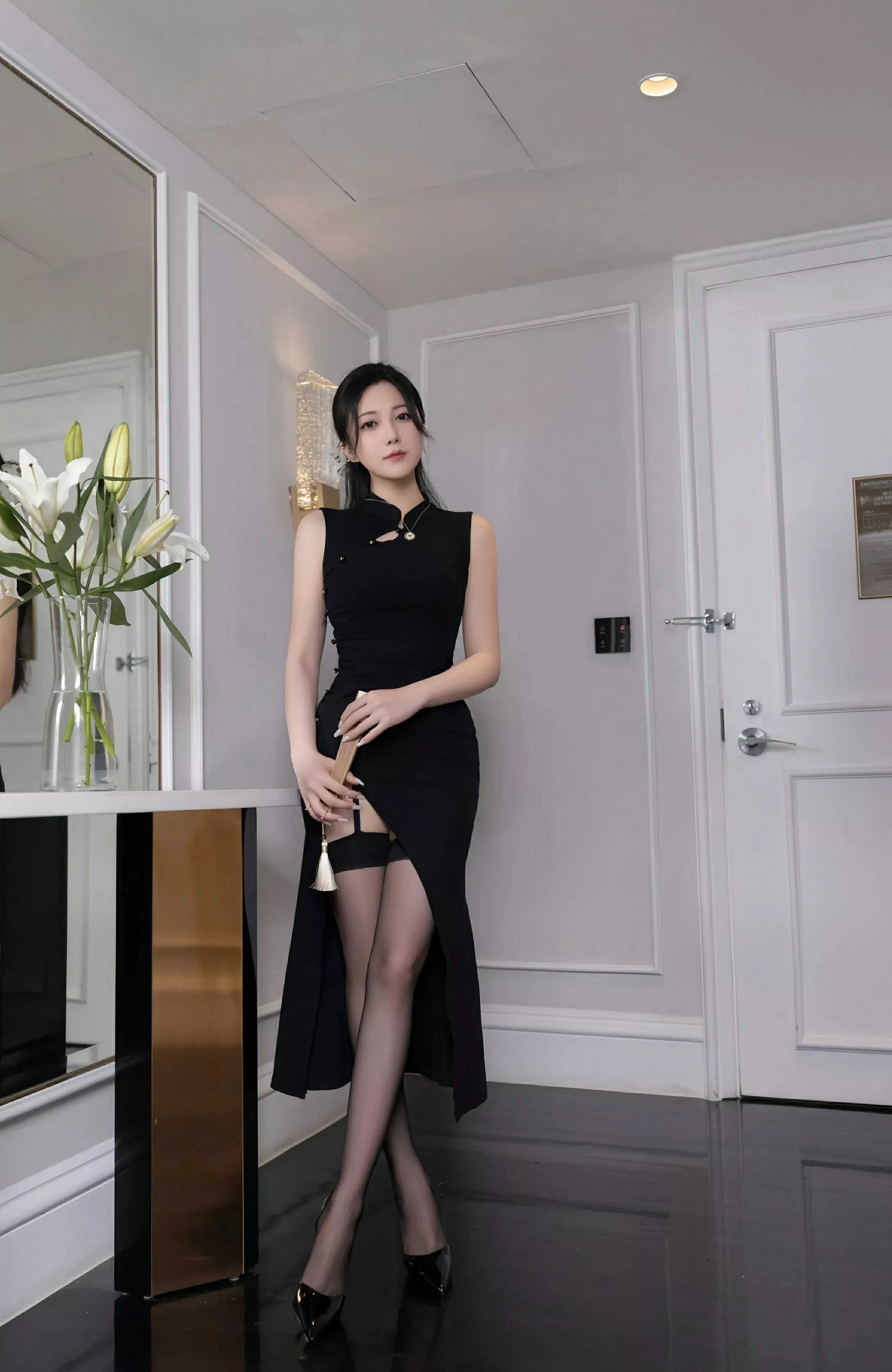 鱼子酱Fish性感黑色连衣长裙露黑色内衣秀婀娜身段绝美写真76P 4